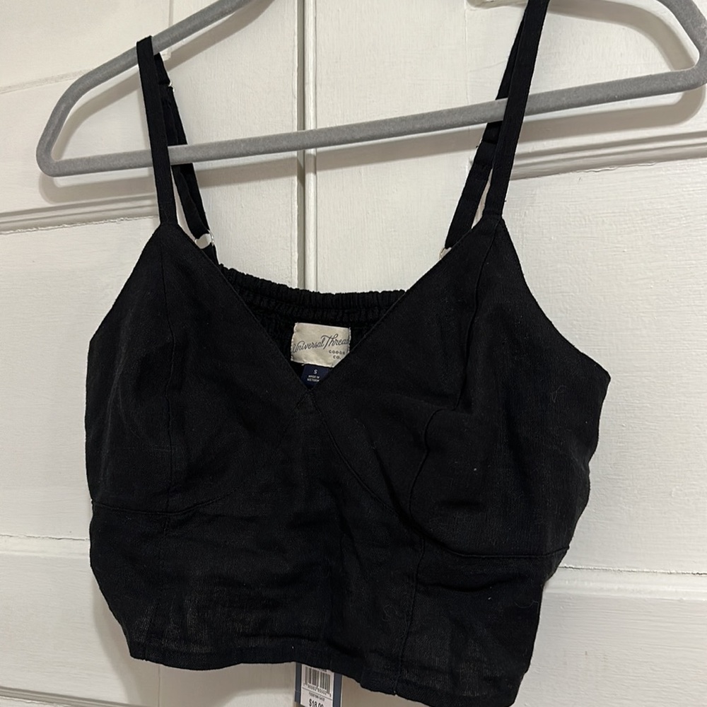 Black cropped tank